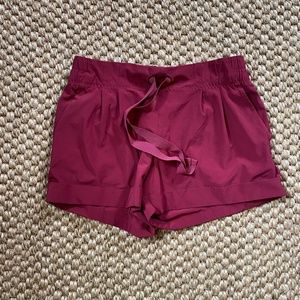 Lululemon Spring Break Away Short Rosewood